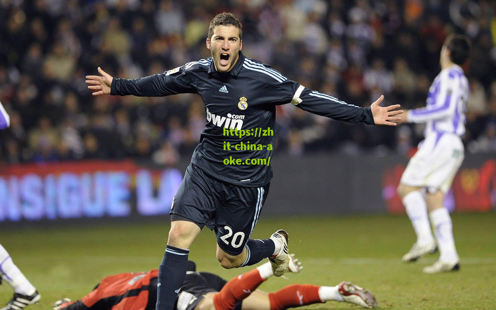 德科力推路易斯-迪亚斯转会，巴萨引援计划面临多重挑战