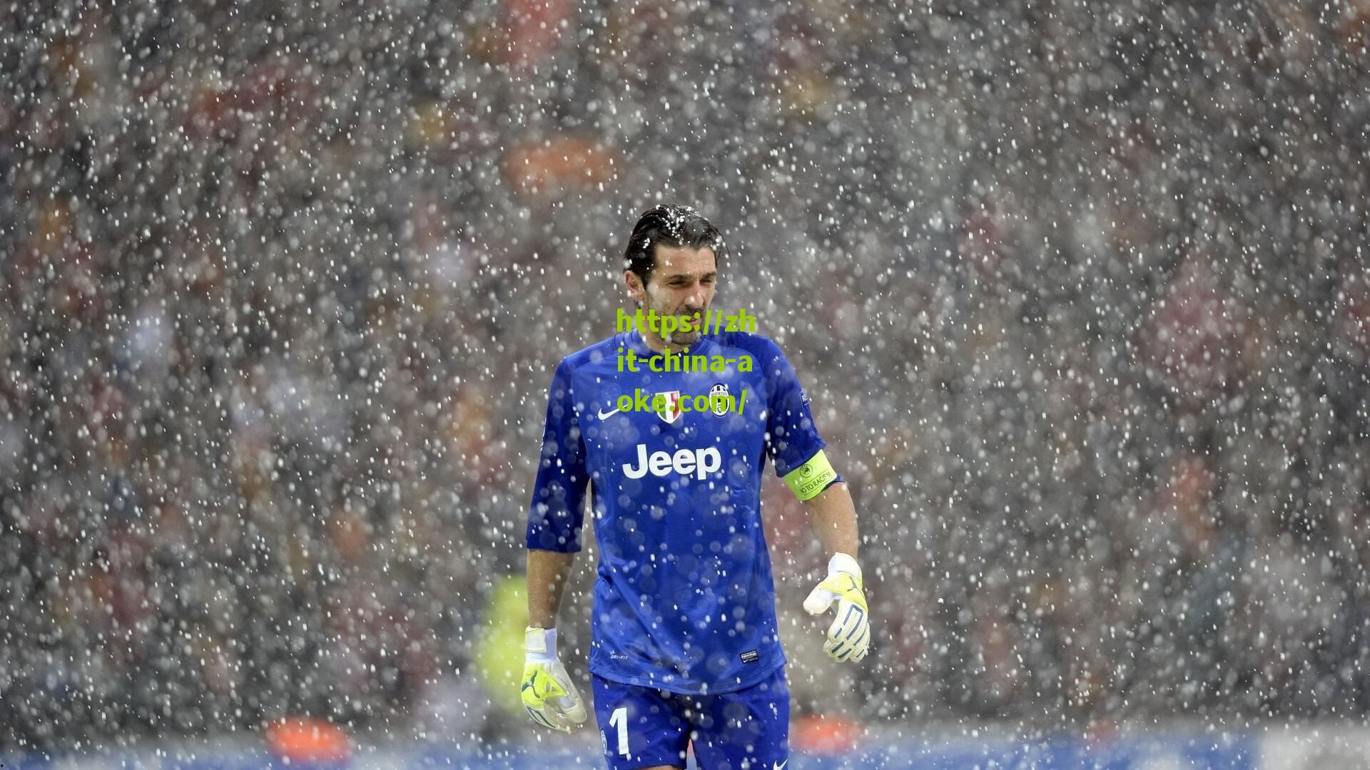 拜仁慕尼黑强势出击！近亿欧元报价AC米兰锋线核心拉斐尔·莱奥